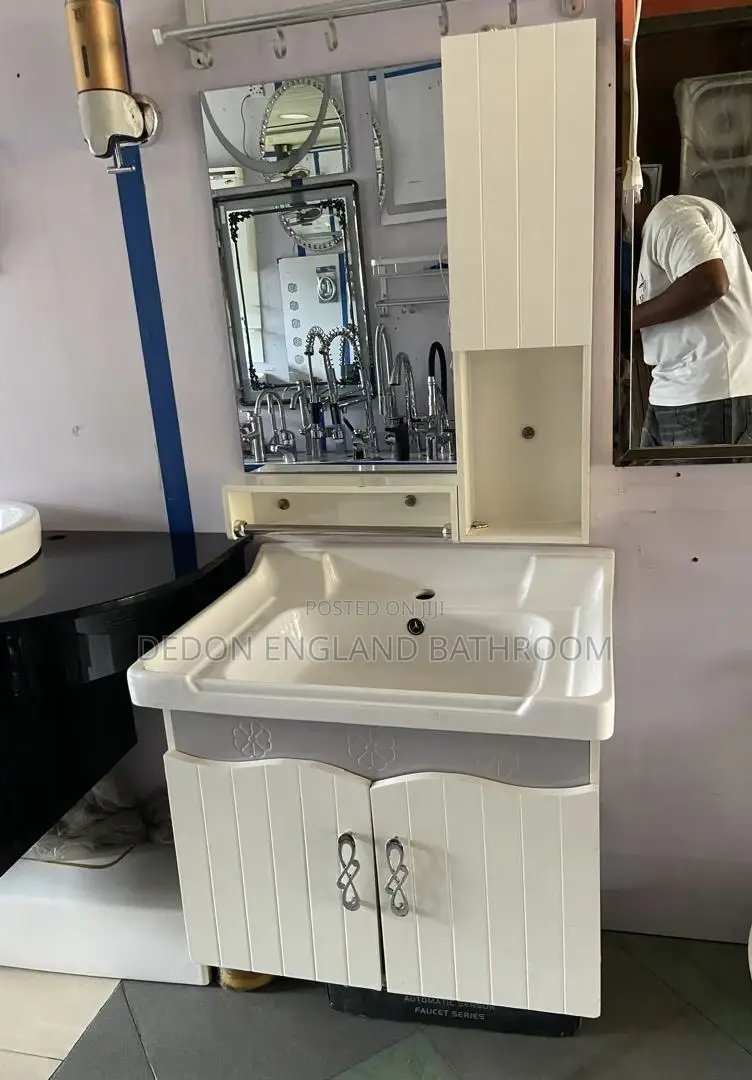 High Quality England Cabinet With Shelf and Mirror