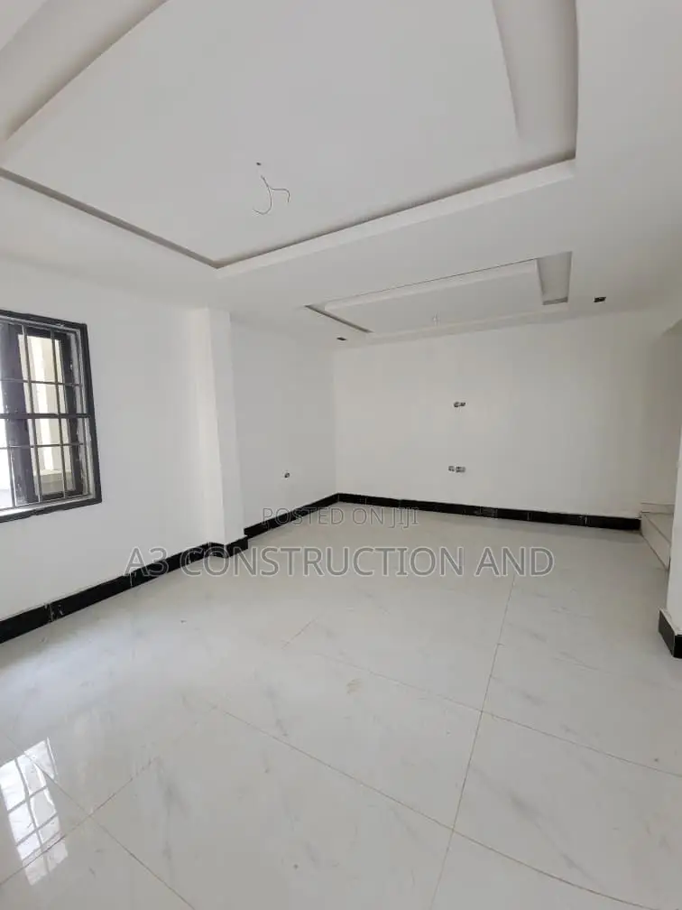 2bdrm Block of Flats in Bashorun Housing for rent