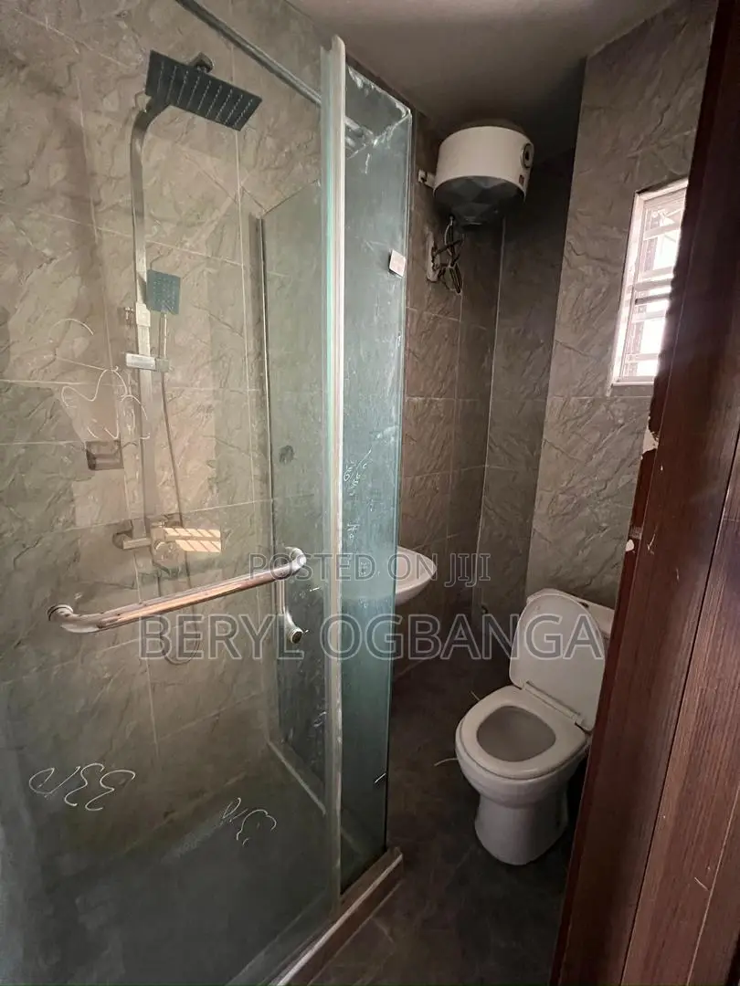 1bdrm Apartment in Lekki Phase 2 for sale