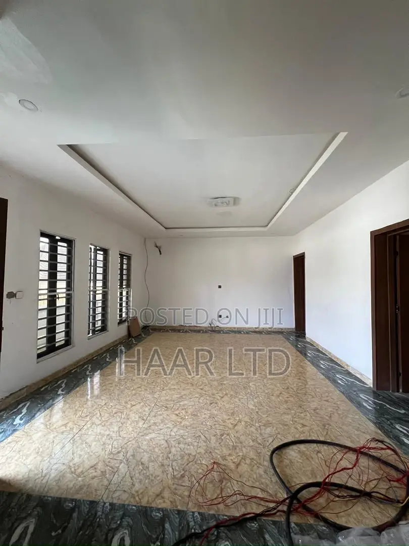 1bdrm Apartment in Lekki Phase 2 for sale