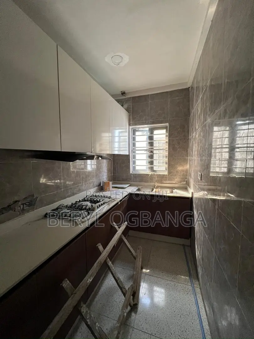 1bdrm Apartment in Lekki Phase 2 for sale