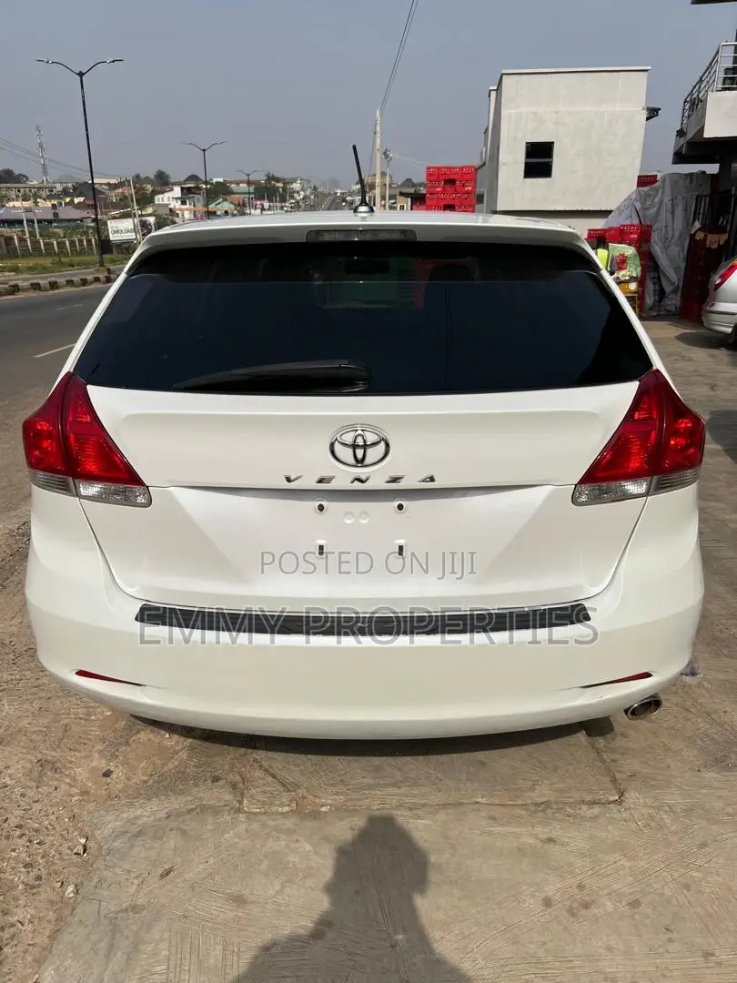 Toyota Venza 2010 White
