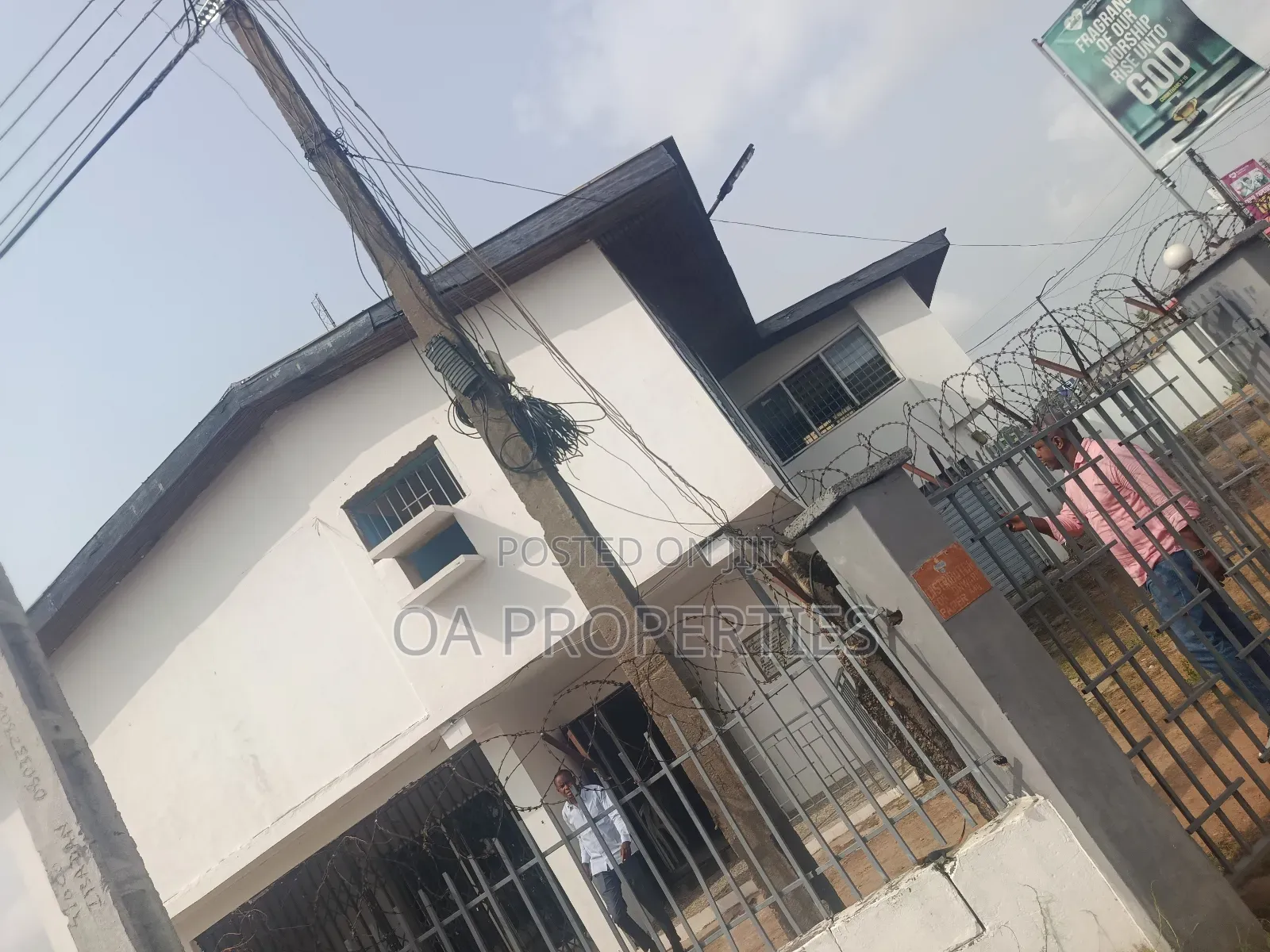 Commercial Duplex 4lease Directly on D Rd at Aare Avenue Bodija, Ibadan