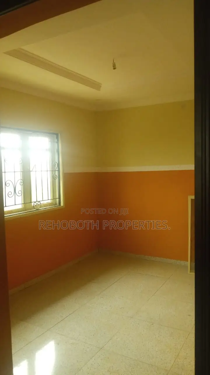 2bdrm Apartment in Asaaju Estate, Akala Express for rent