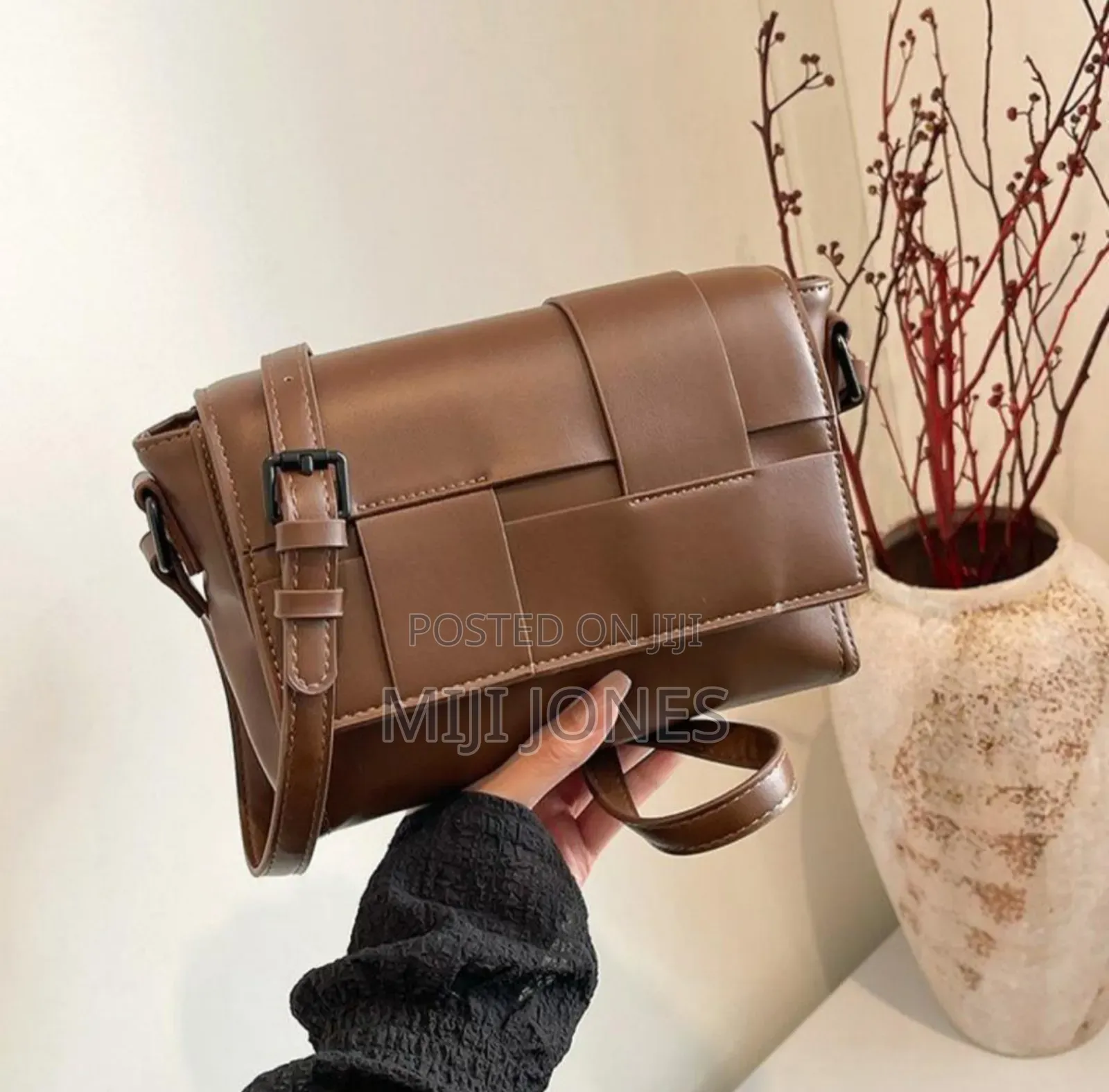 *Bottega Crossbody Bag  – Luxe Style 🔥*