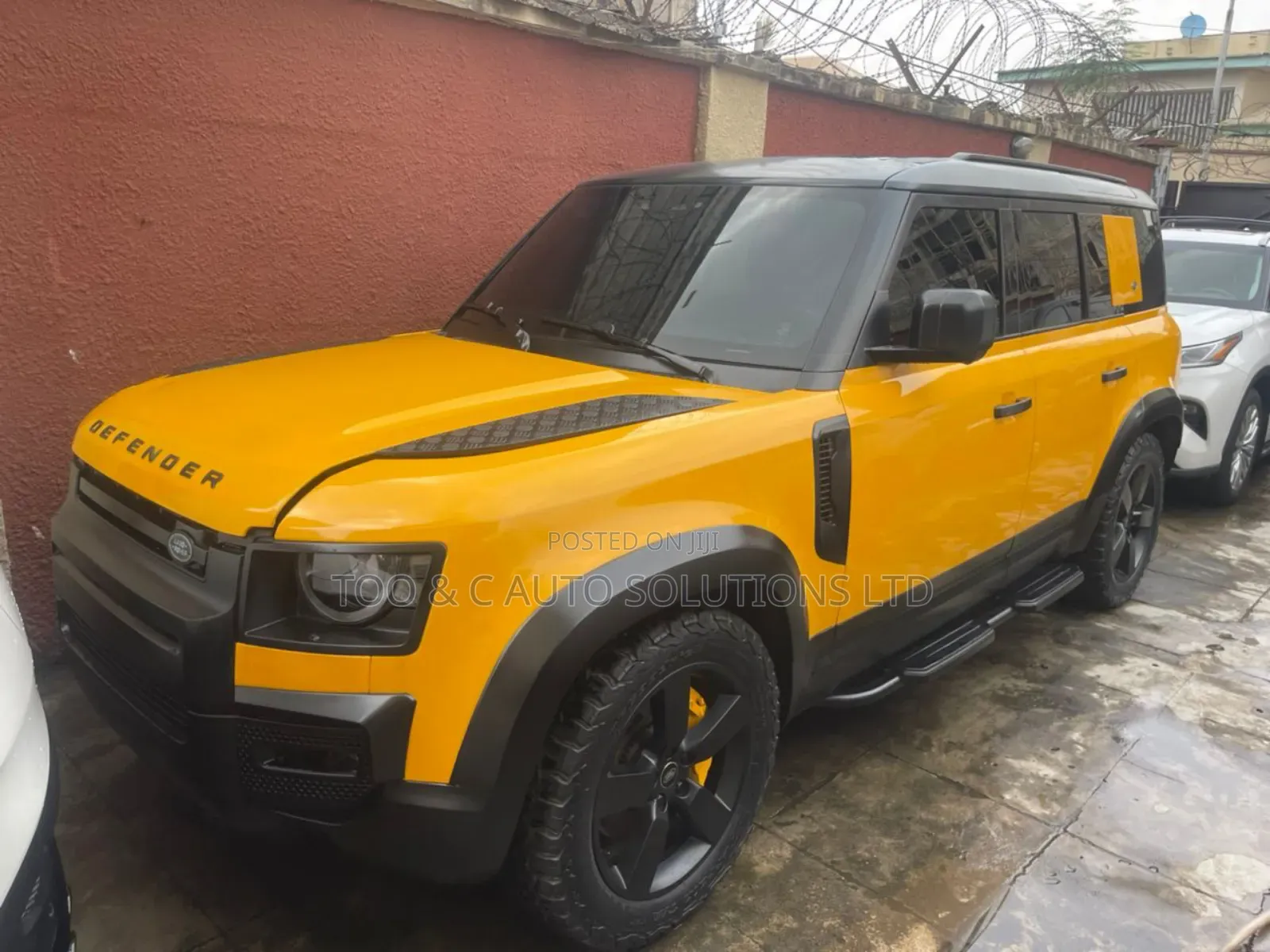 Land Rover Defender 2021 Yellow