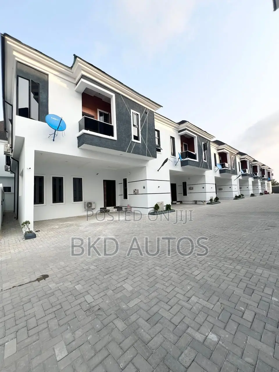 3bdrm Duplex in Ilaje for sale
