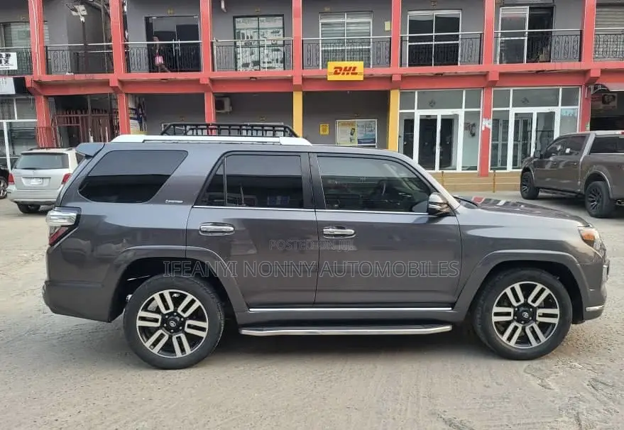 Toyota 4-Runner SR5 Premium 4dr SUV 4WD (4.0L 6cyl 5A) 2014 Gray