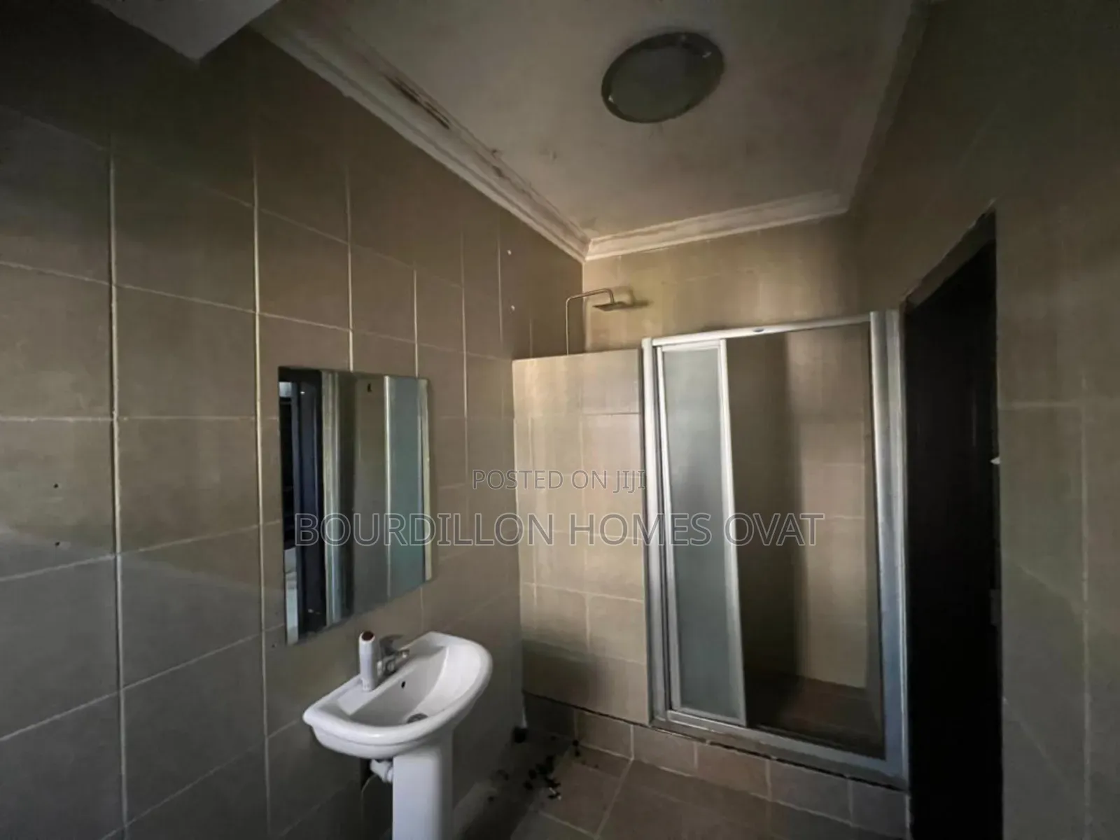 3bdrm Apartment in Lekki Phase 1 Lagos for sale