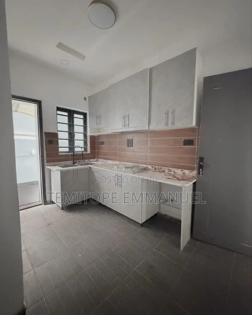 Furnished 3bdrm Apartment in Magodo Phase 2 for sale