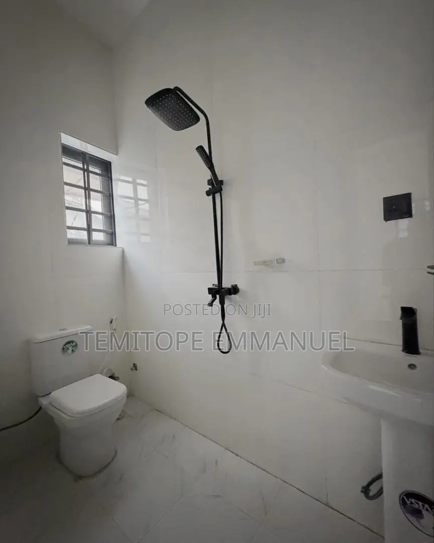 Furnished 3bdrm Apartment in Magodo Phase 2 for sale