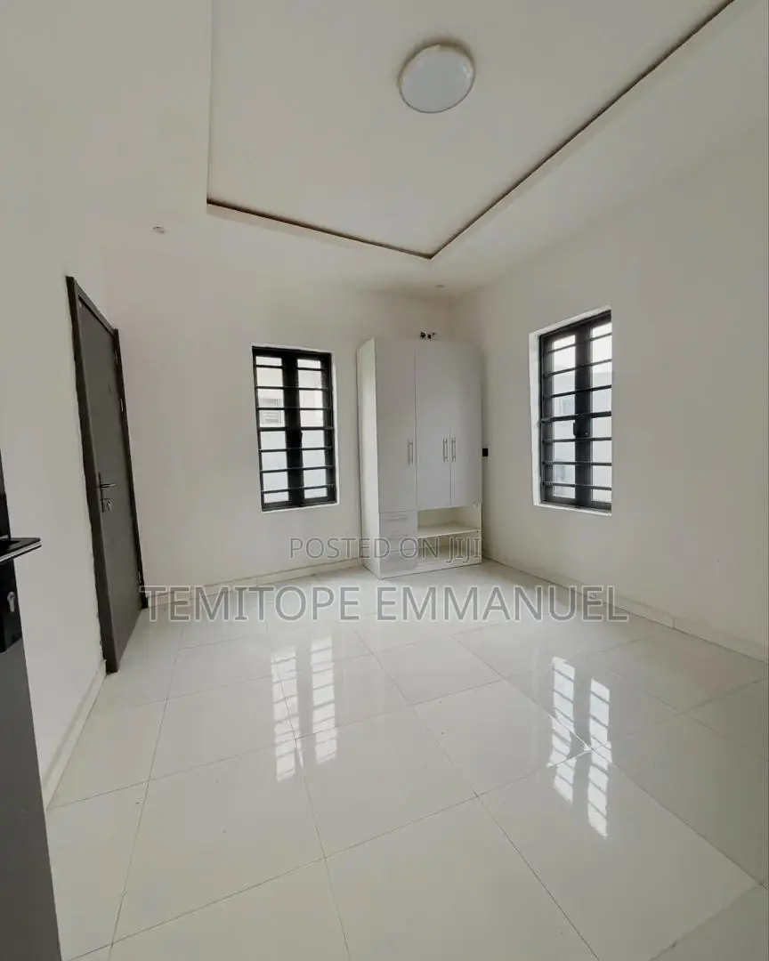 Furnished 3bdrm Apartment in Magodo Phase 2 for sale