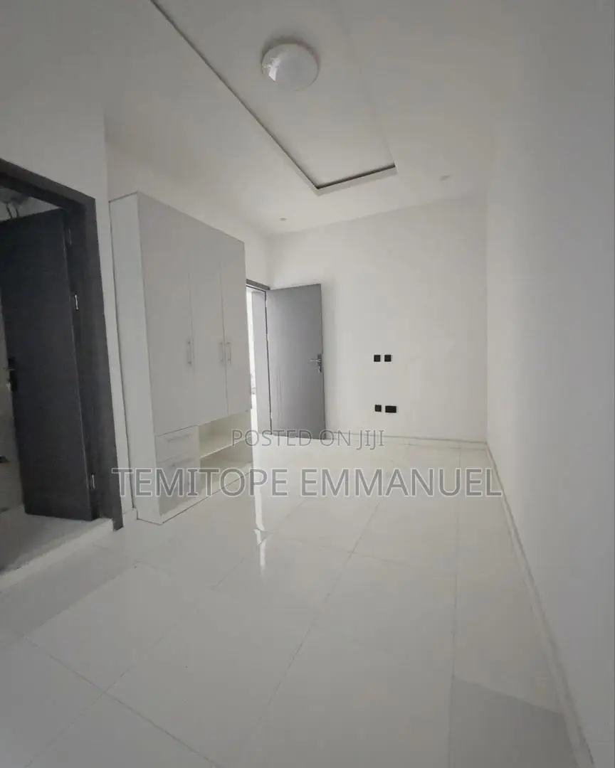 Furnished 3bdrm Apartment in Magodo Phase 2 for sale