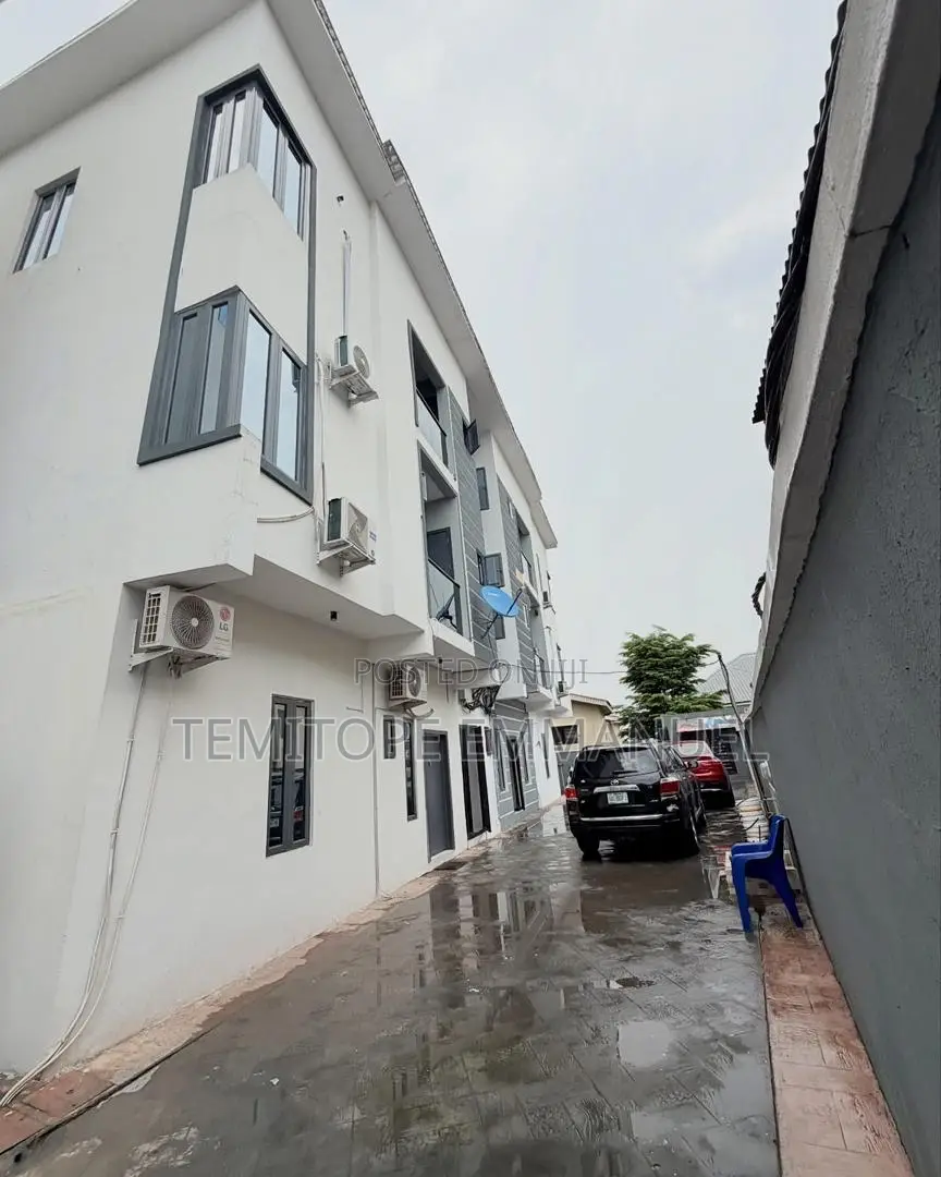 Furnished 3bdrm Apartment in Magodo Phase 2 for sale
