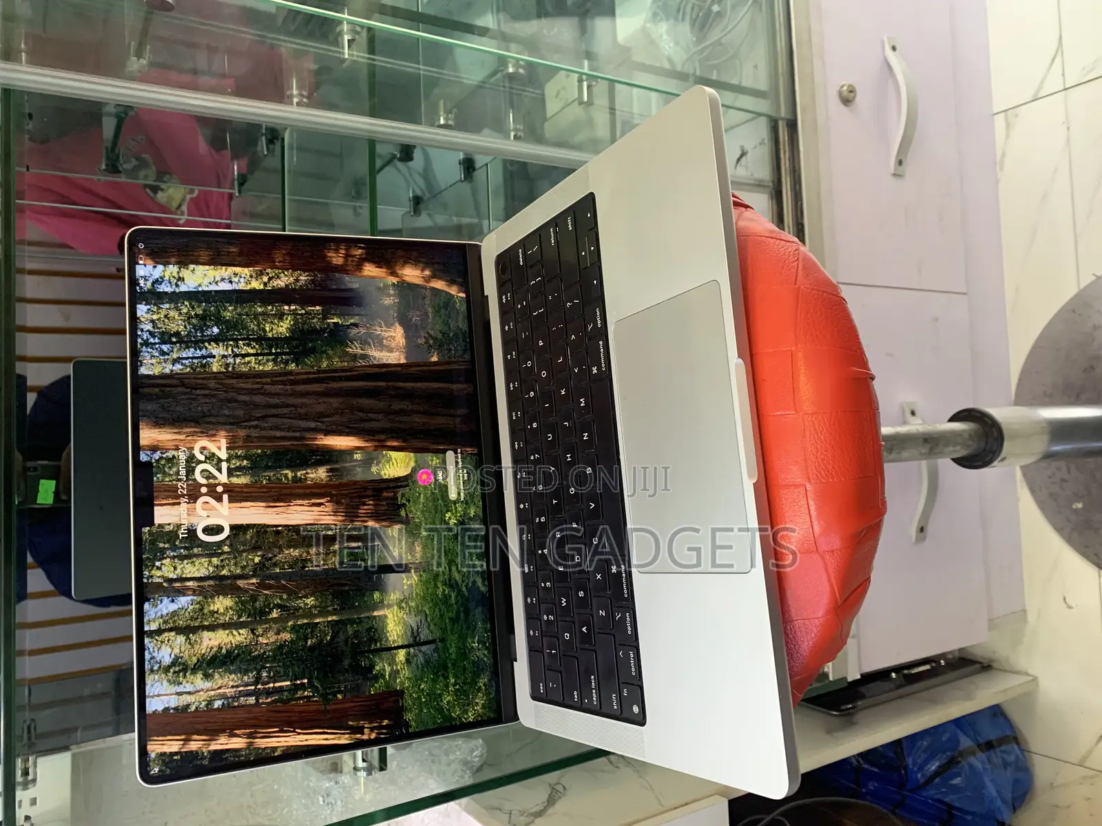 Laptop Apple MacBook Pro 2021 M1 16GB Apple M1 Pro SSD 512GB