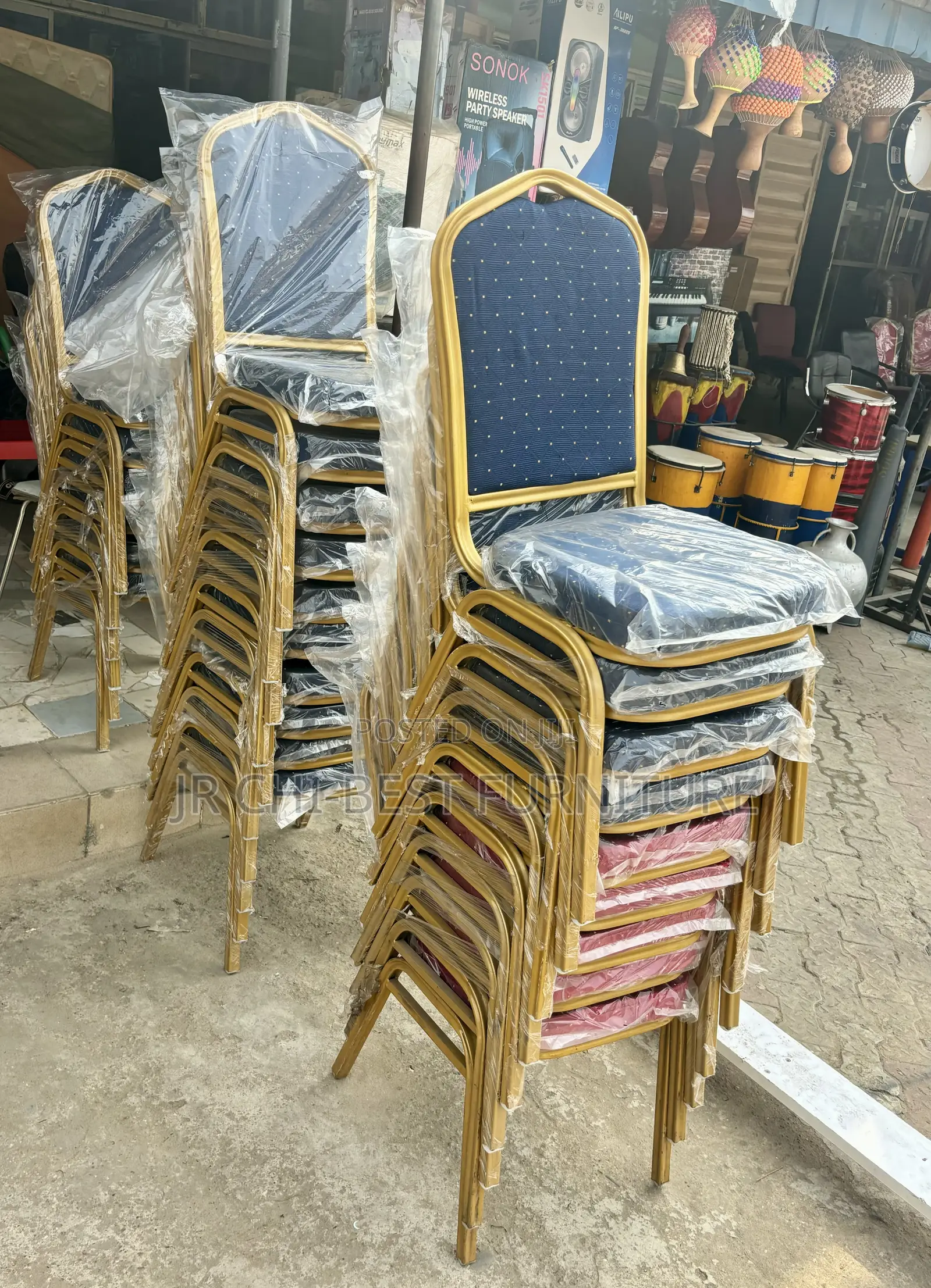 Long Lasting Banquet Chairs With Steel Legs