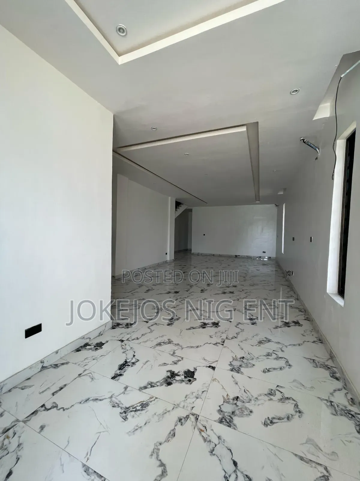 5bdrm Duplex in Orchid Road, Chevron for sale