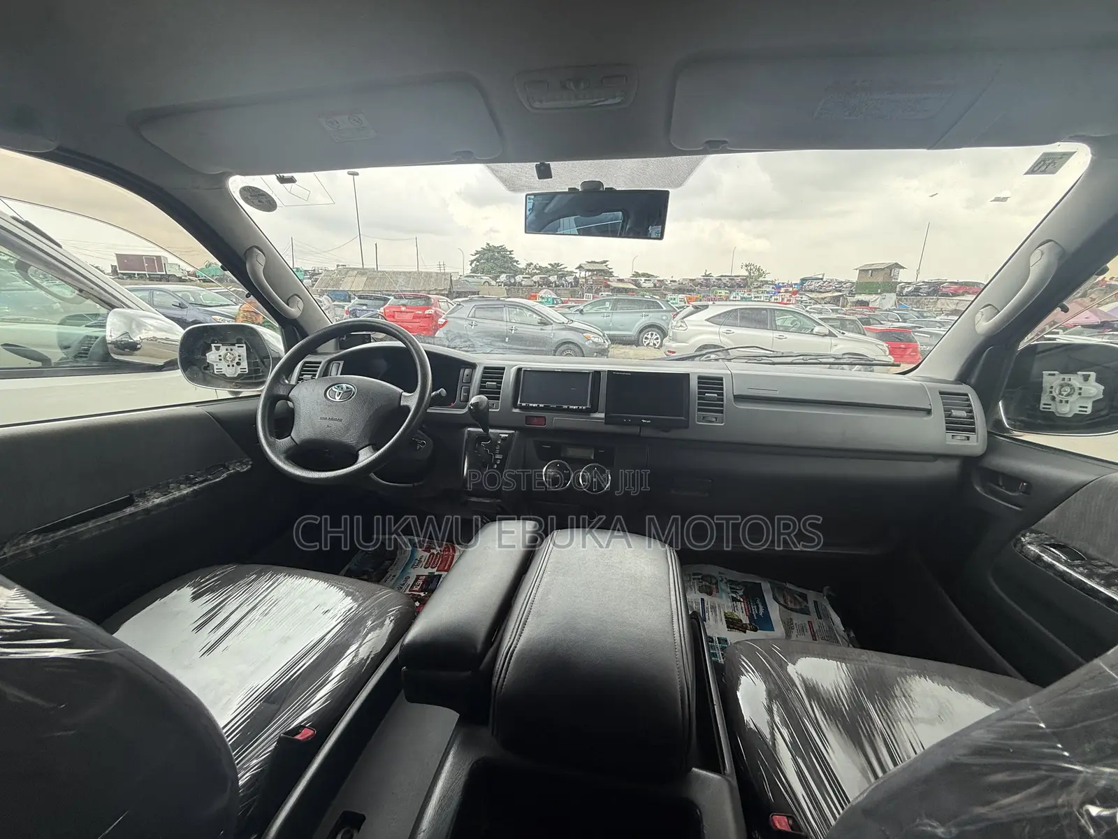 Toyota HiAce 2014 Black