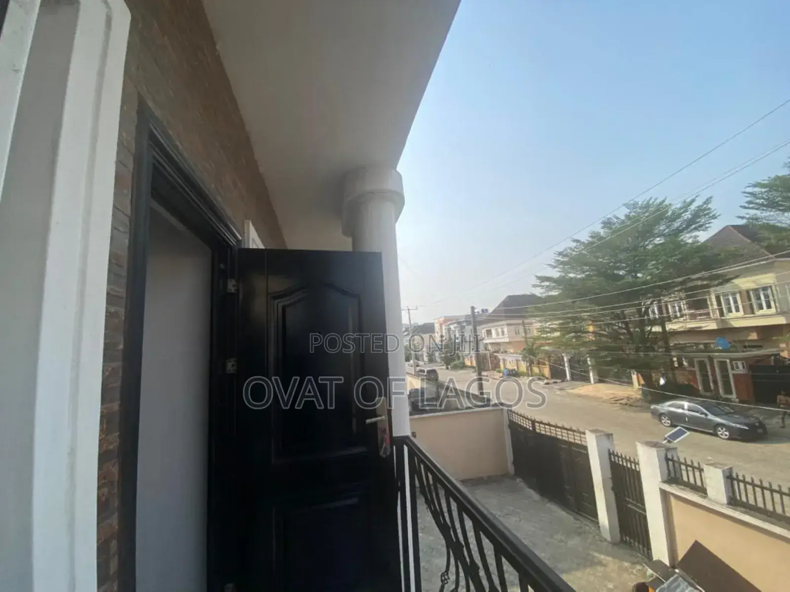 3bdrm Apartment in Chevron for sale