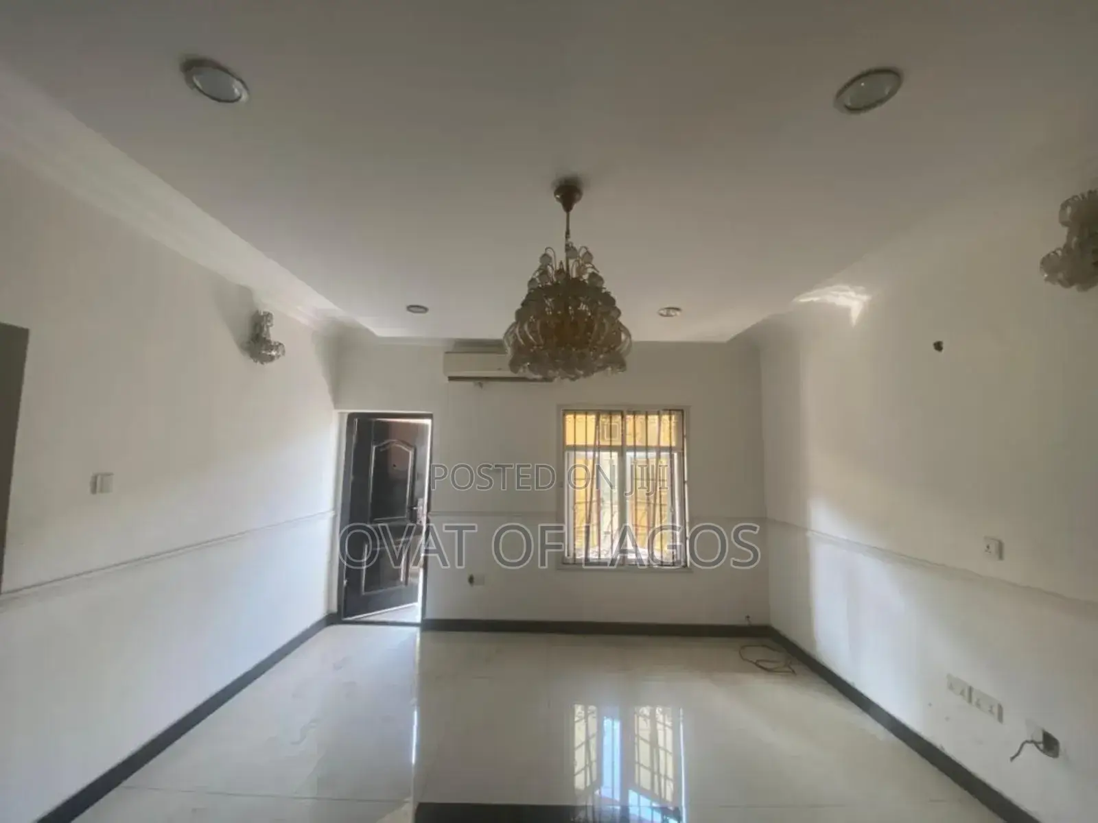 3bdrm Apartment in Chevron for sale