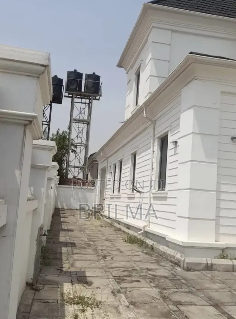 4bdrm Duplex in Lugbe District for sale