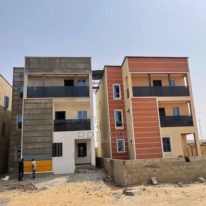 5bdrm Duplex in Gaduwa for sale