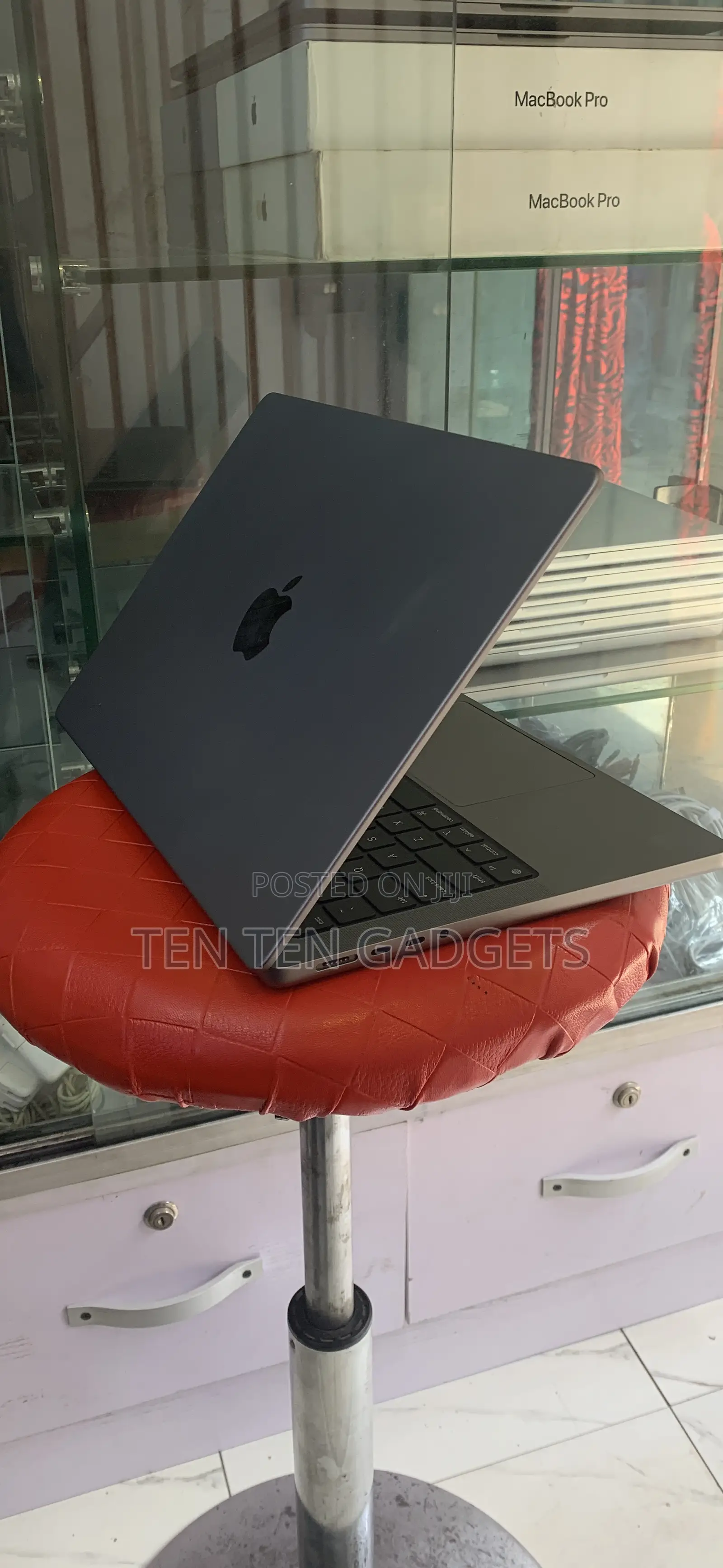 Laptop Apple MacBook Pro 2023 M3 14-Inch 8GB Apple M3 SSD 512GB
