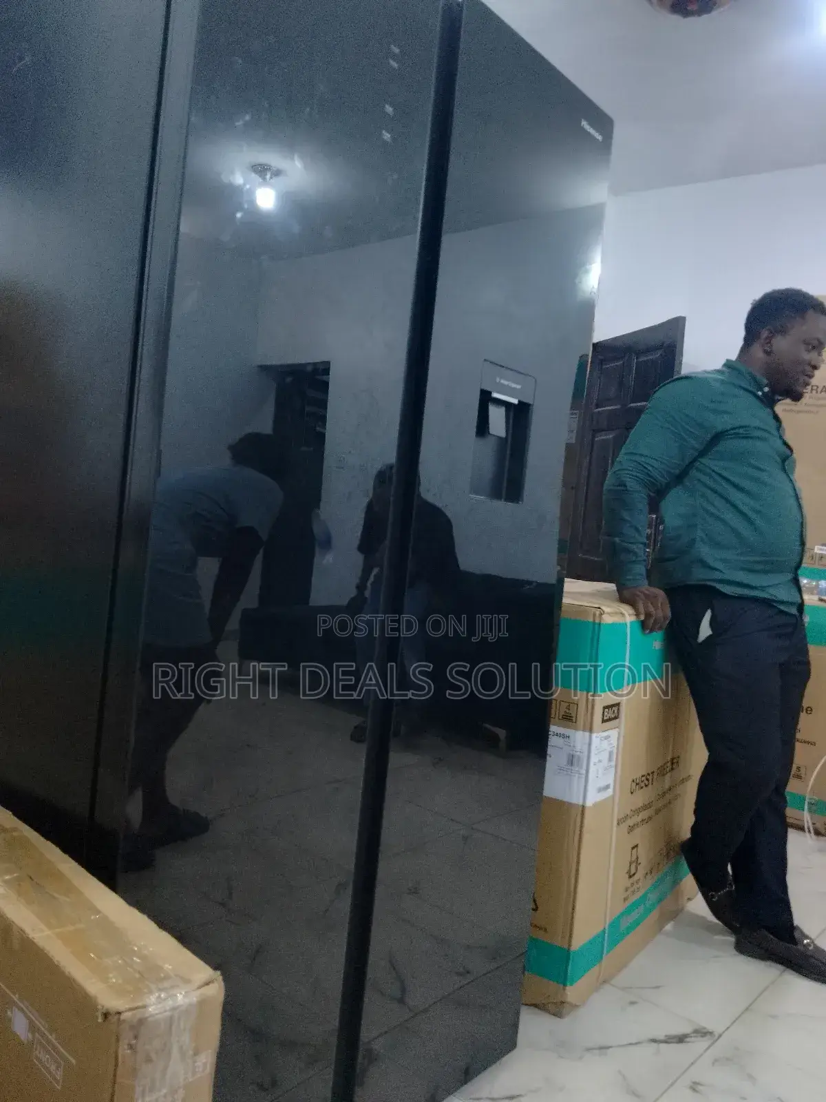 Hisense Side-by-Side Refrigerator With Inverter Compressor in Black