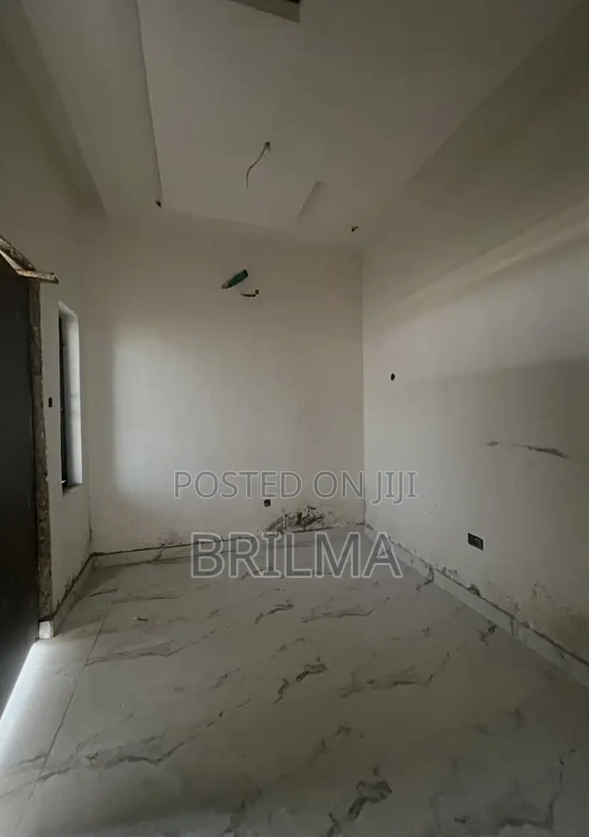 3bdrm Duplex in Gaduwa for sale