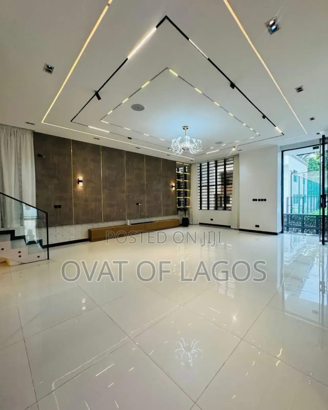 5bdrm Duplex in Chevron for sale