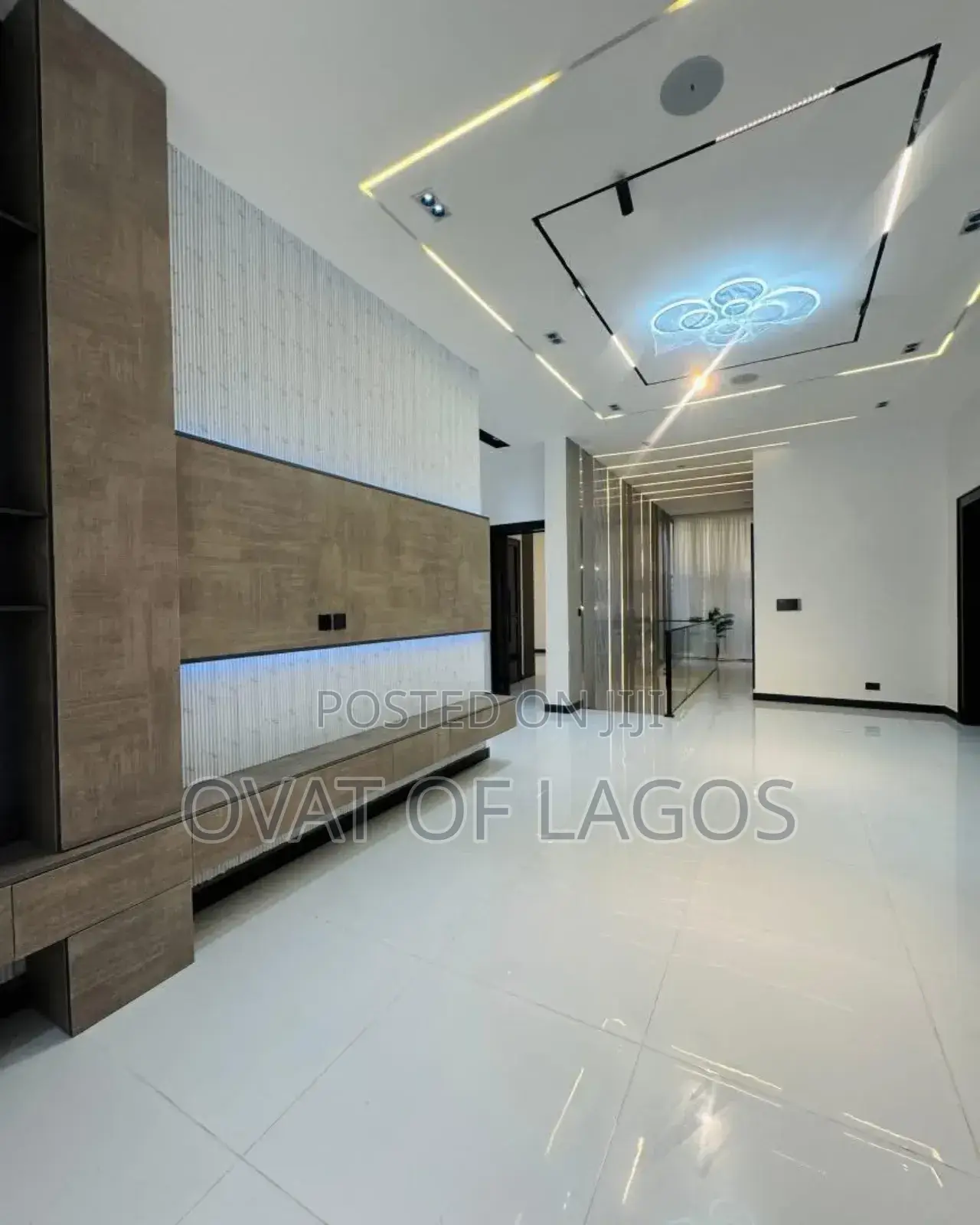 5bdrm Duplex in Chevron for sale