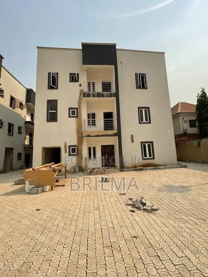 3bdrm Block of Flats in Durumi for sale