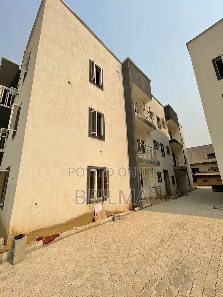 3bdrm Block of Flats in Durumi for sale