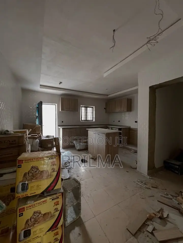 3bdrm Block of Flats in Durumi for sale