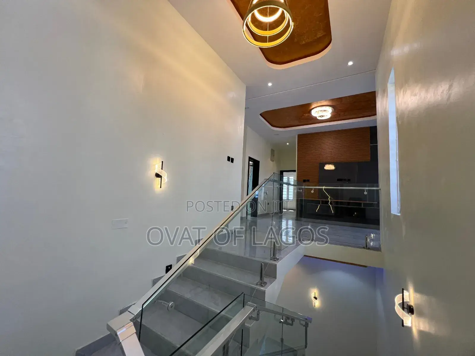 5bdrm Duplex in Osapa London for sale