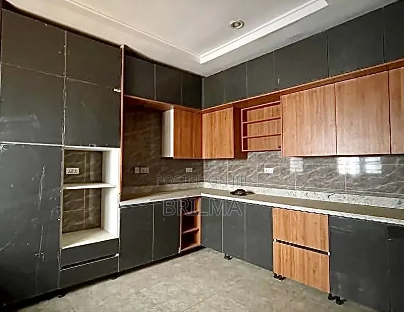 4bdrm Duplex in Life Camp for sale