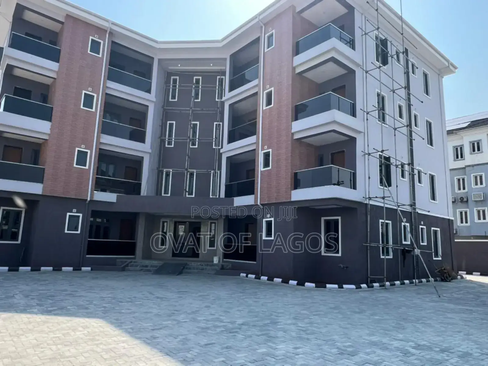 3bdrm Apartment in Lekki Phase 1( Right for rent