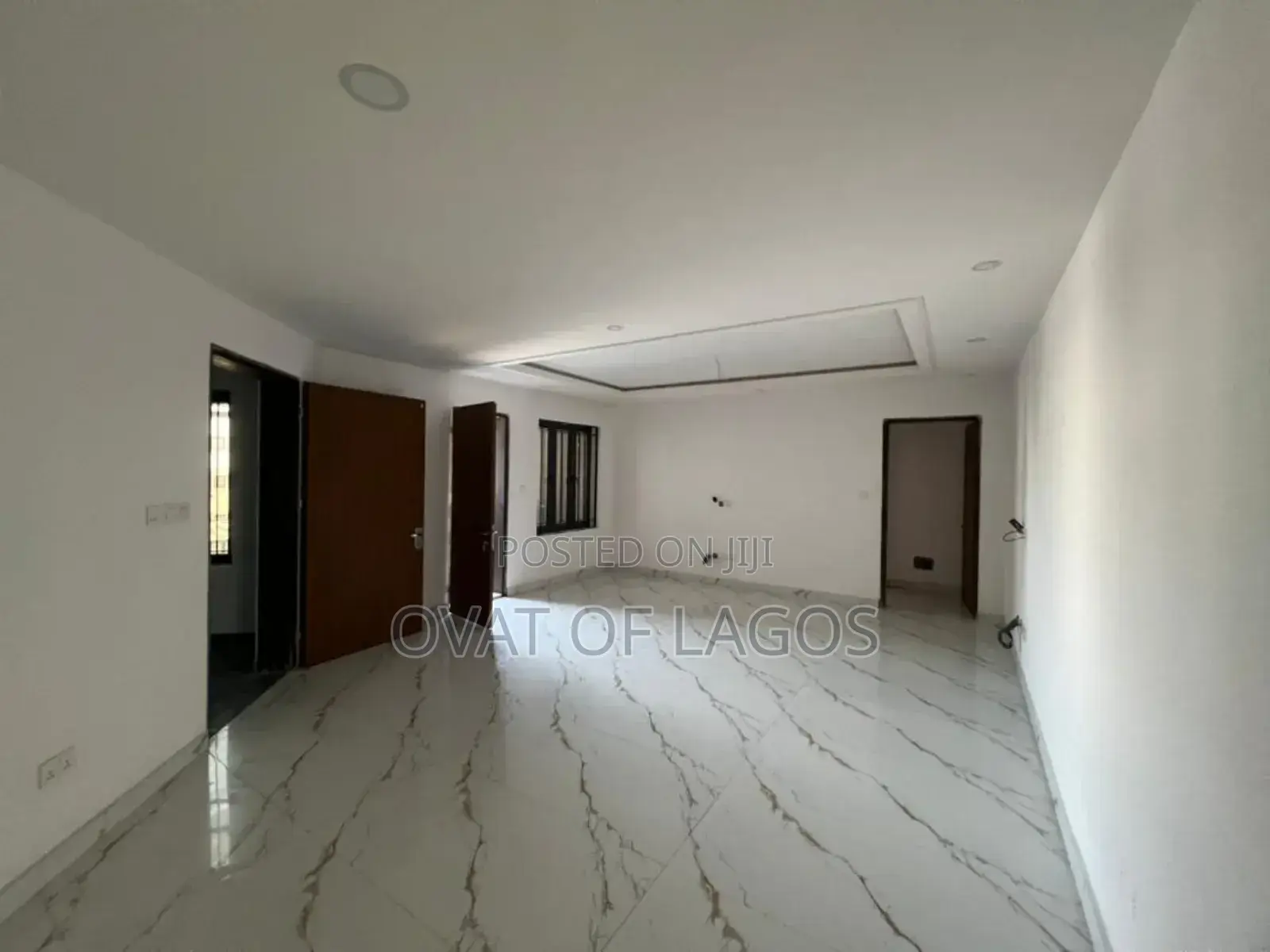3bdrm Apartment in Lekki Phase 1( Right for rent