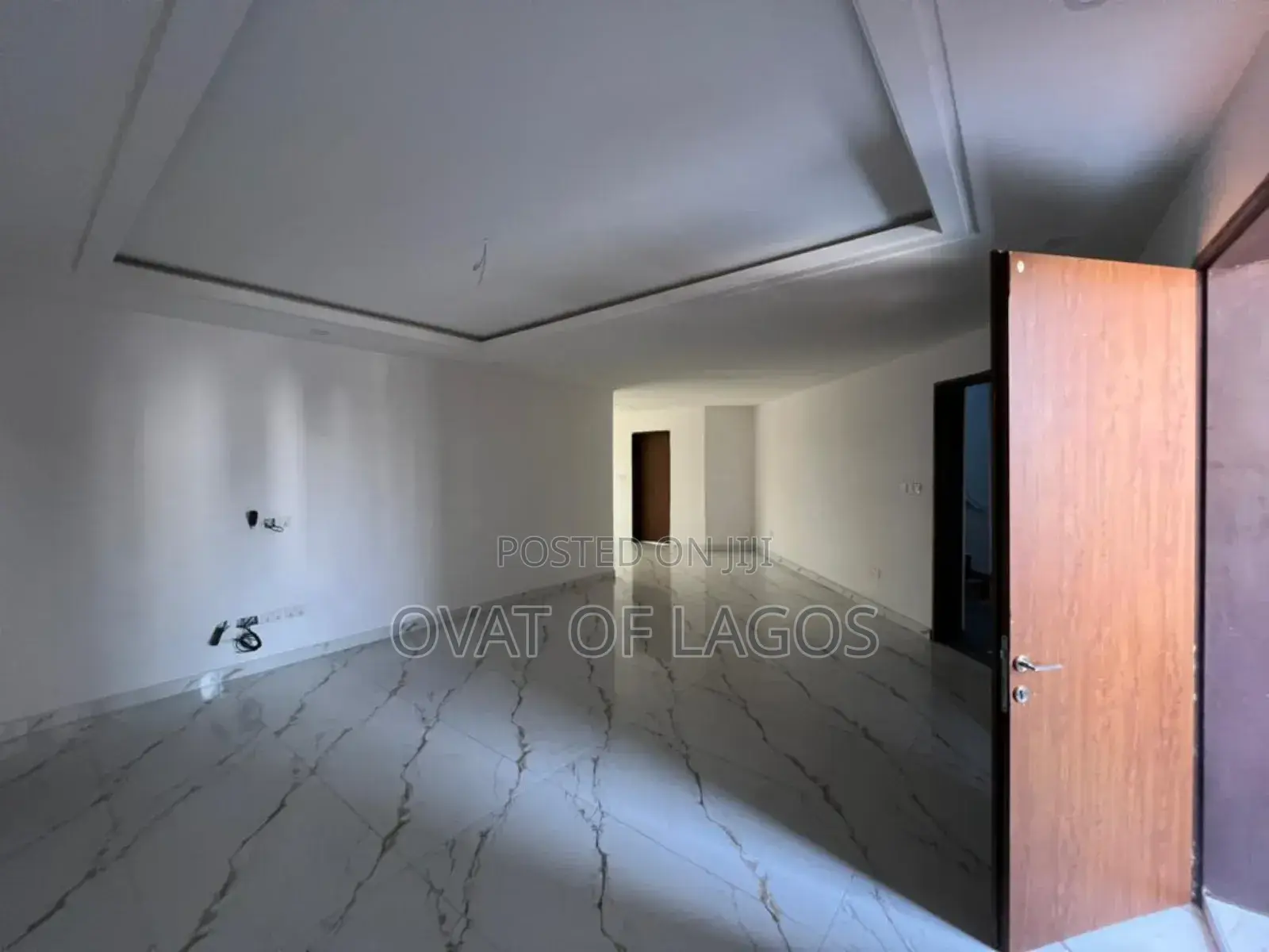 3bdrm Apartment in Lekki Phase 1( Right for rent