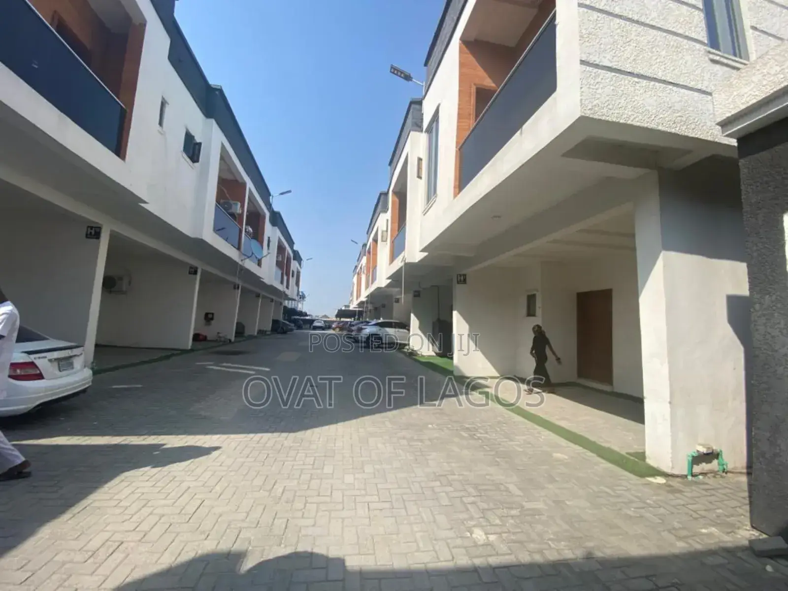 3bdrm Duplex in Ikota Villa for rent
