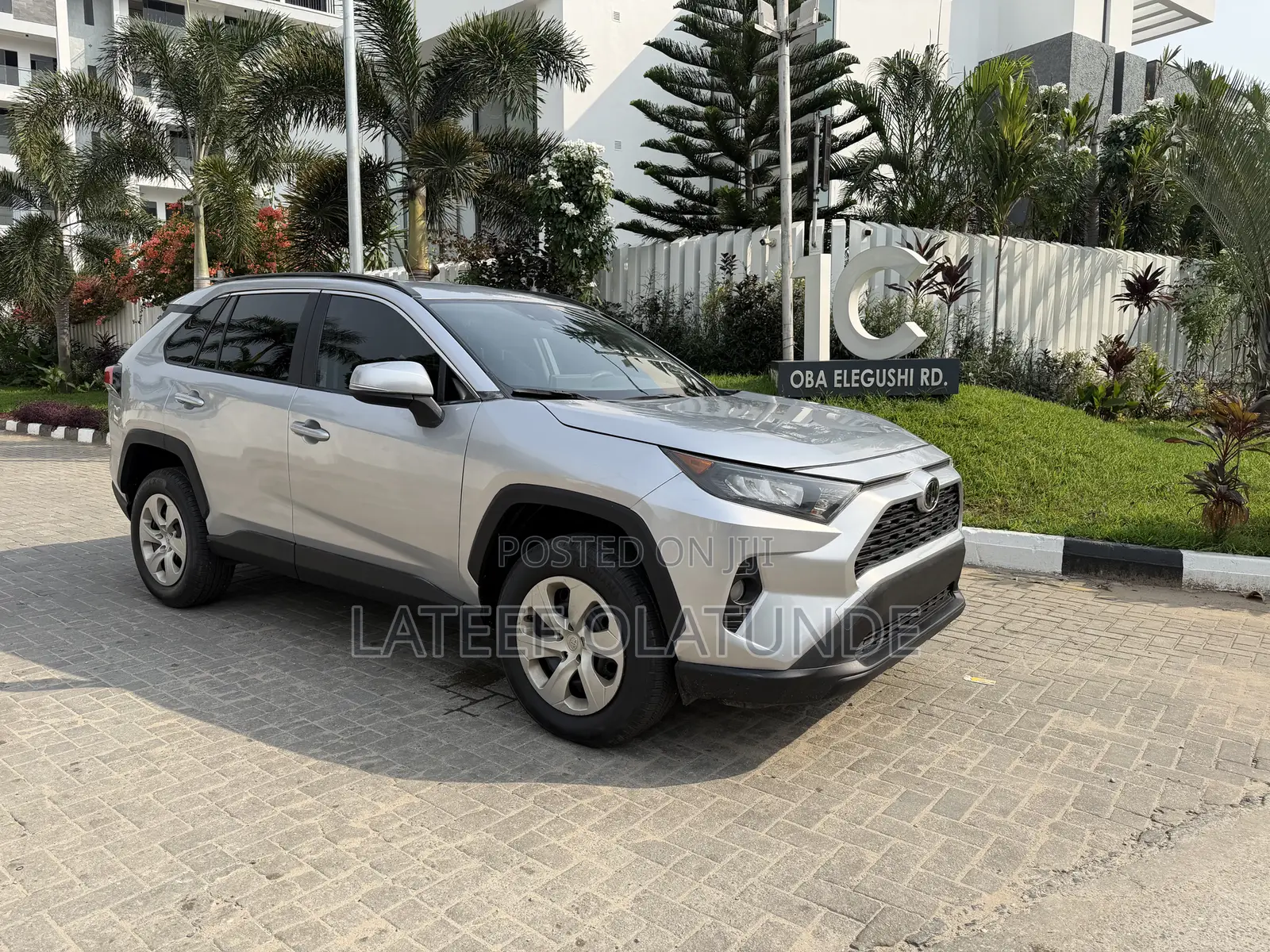 Toyota RAV4 LE AWD 2019 Silver