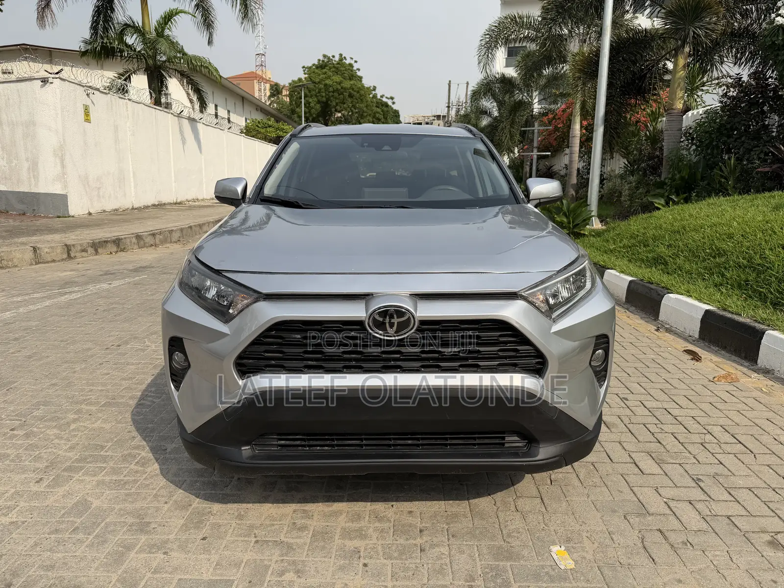 Toyota RAV4 LE AWD 2019 Silver