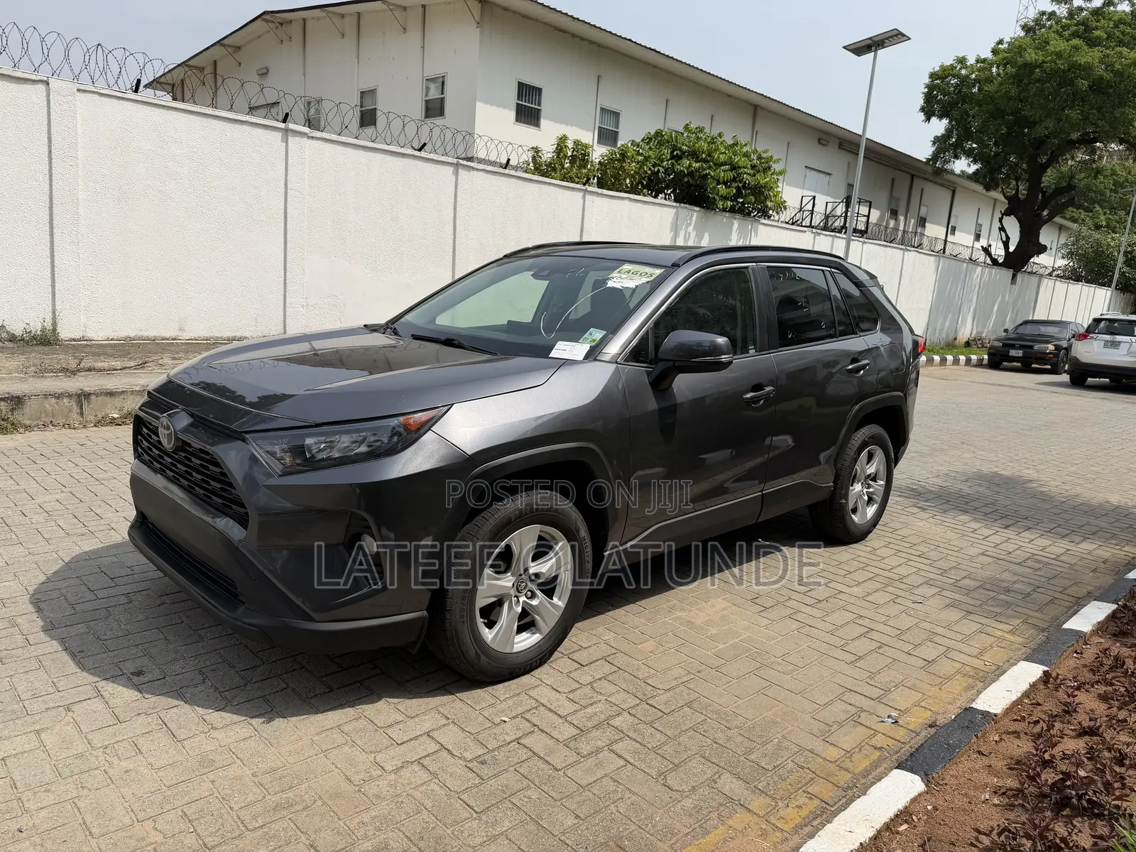 Toyota RAV4 XLE FWD 2019 Gray