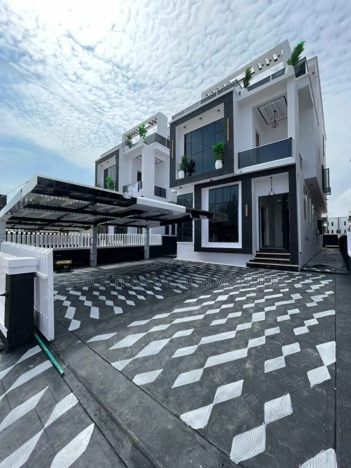 5bdrm Duplex in Megamound Estate, Ikota for sale