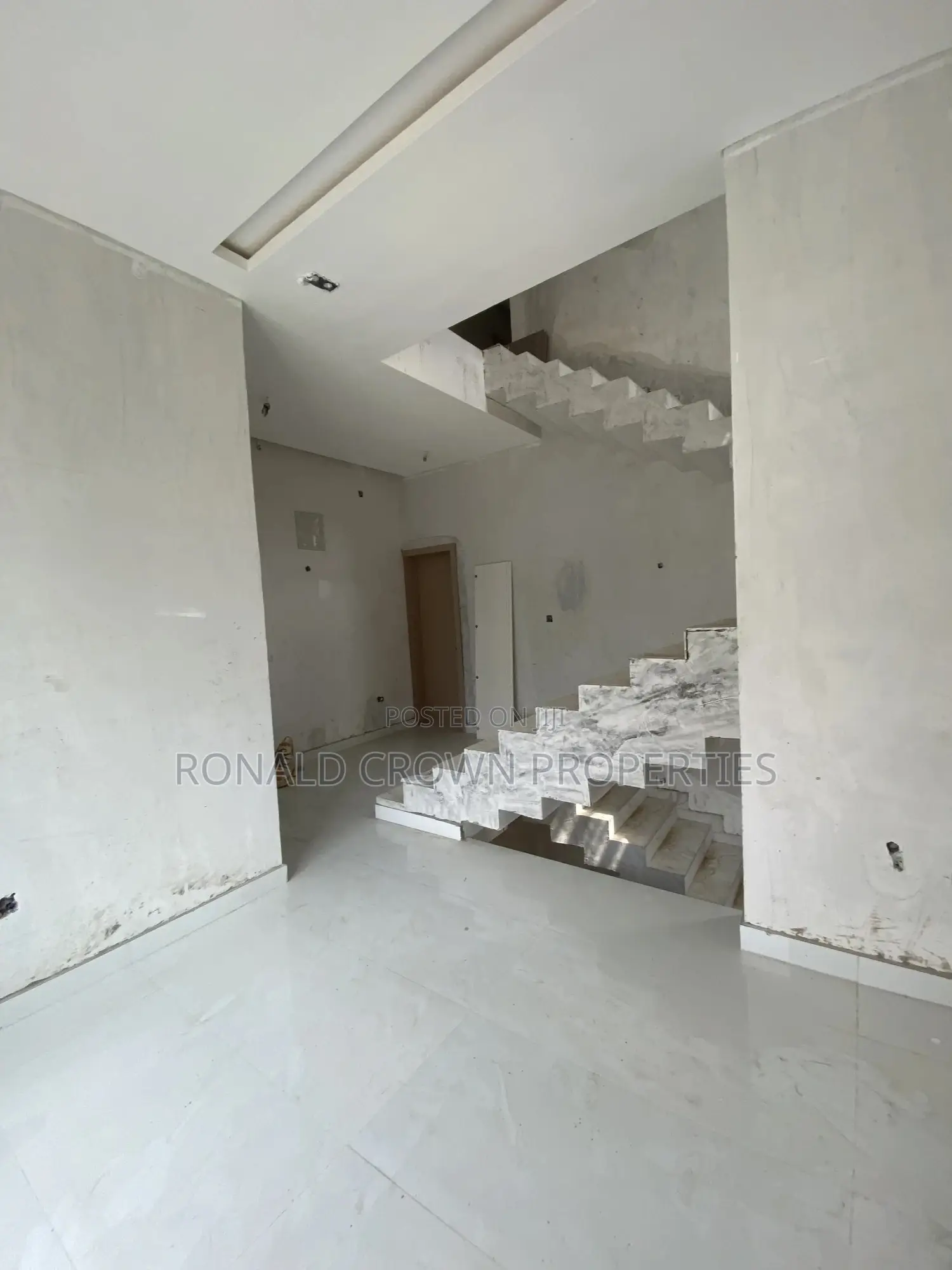6bdrm Duplex in Ago Palace for sale