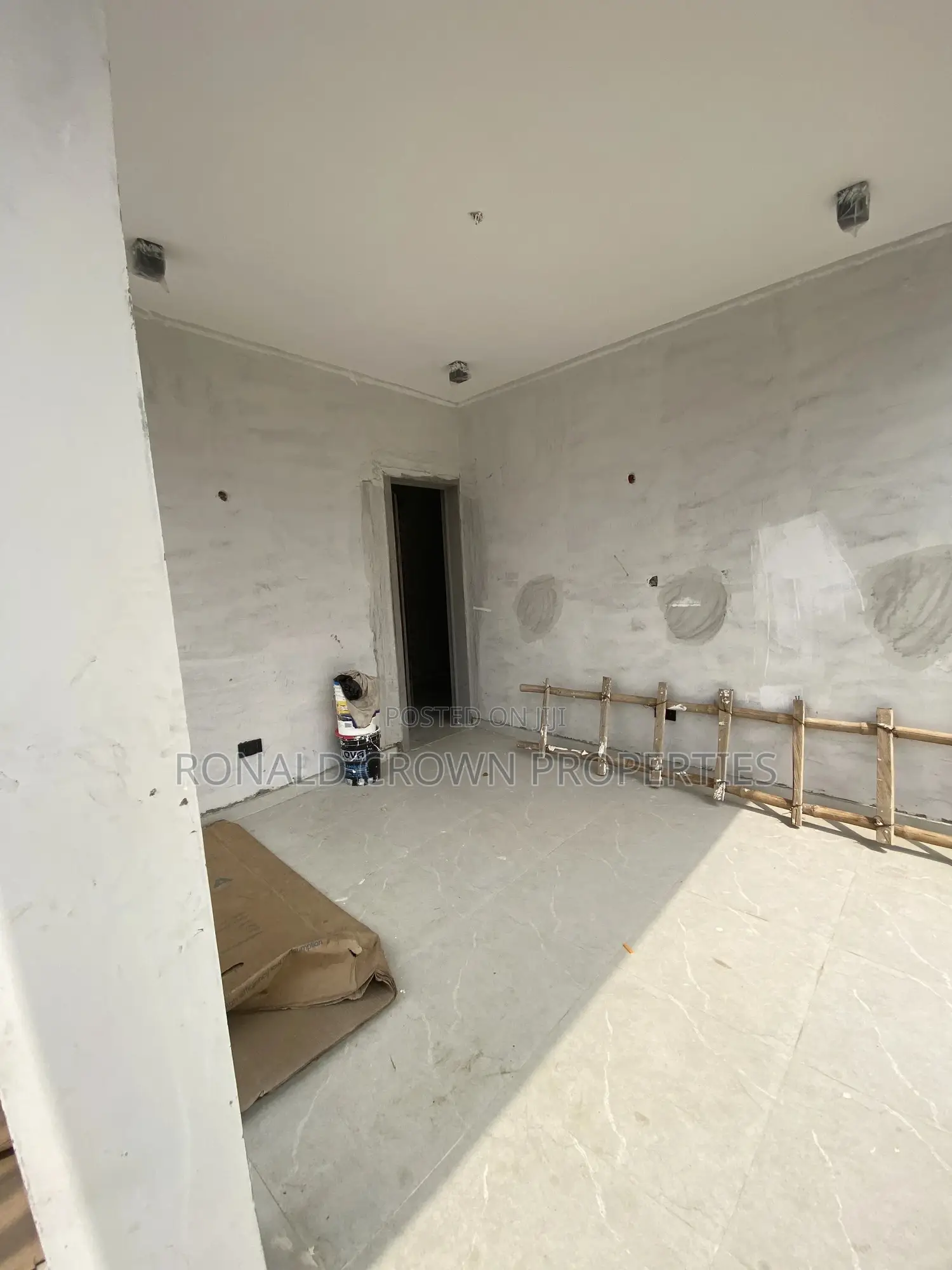 6bdrm Duplex in Ago Palace for sale