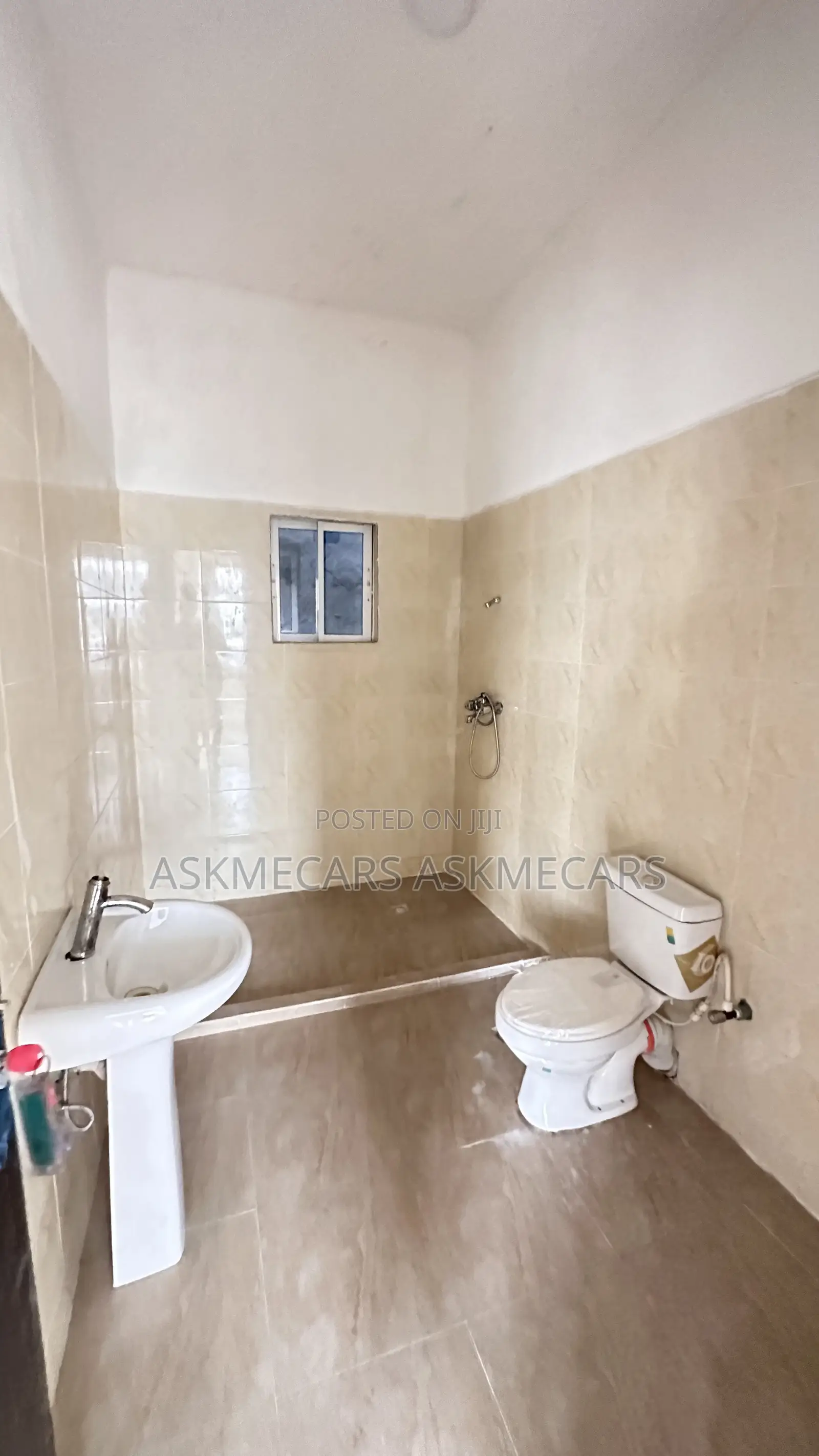 4bdrm Maisonette in Gra, Abijo for rent