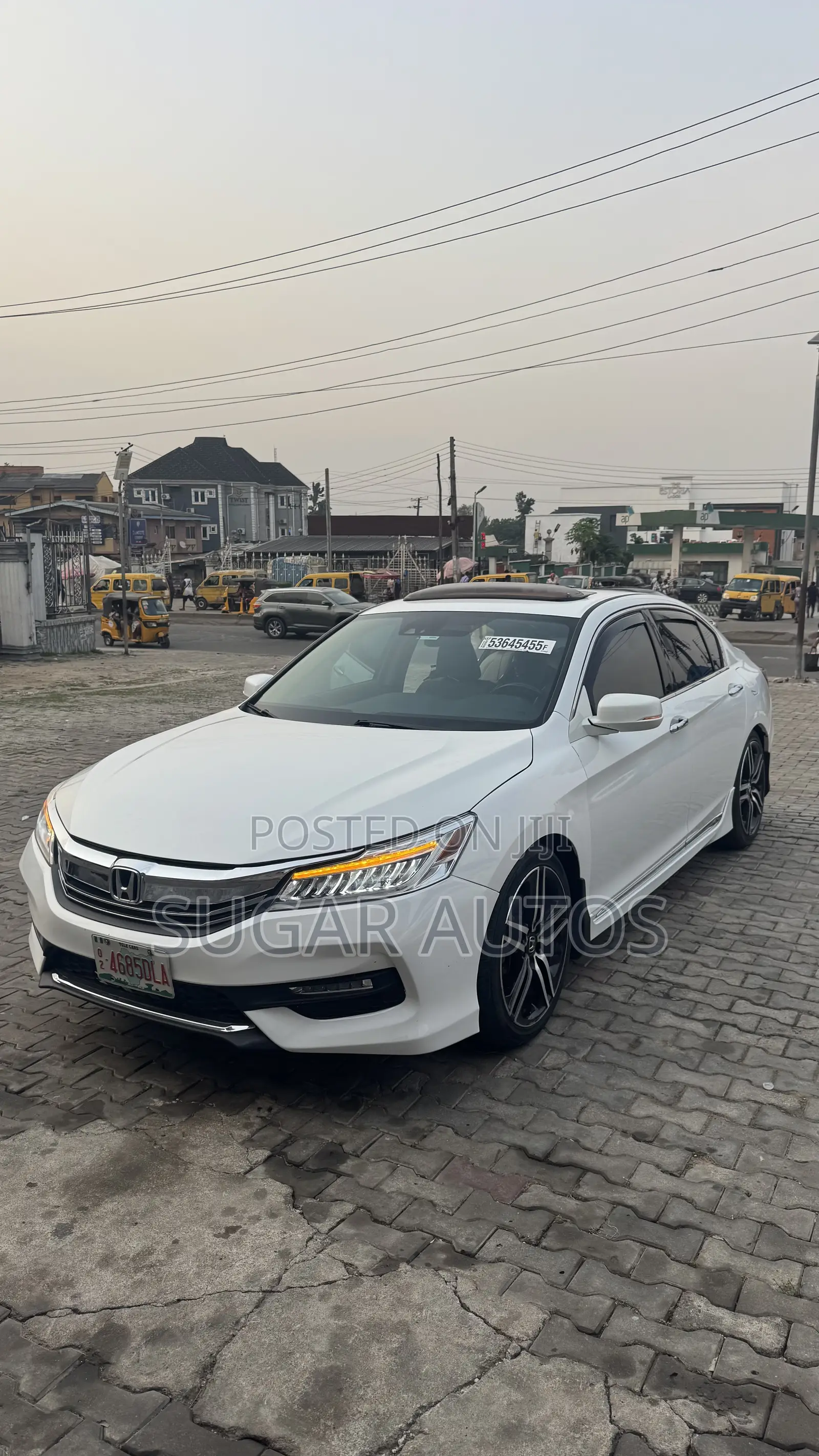 Honda Accord Touring V6 4dr Sedan FWD (3.5L 6cyl 6A) 2017 White