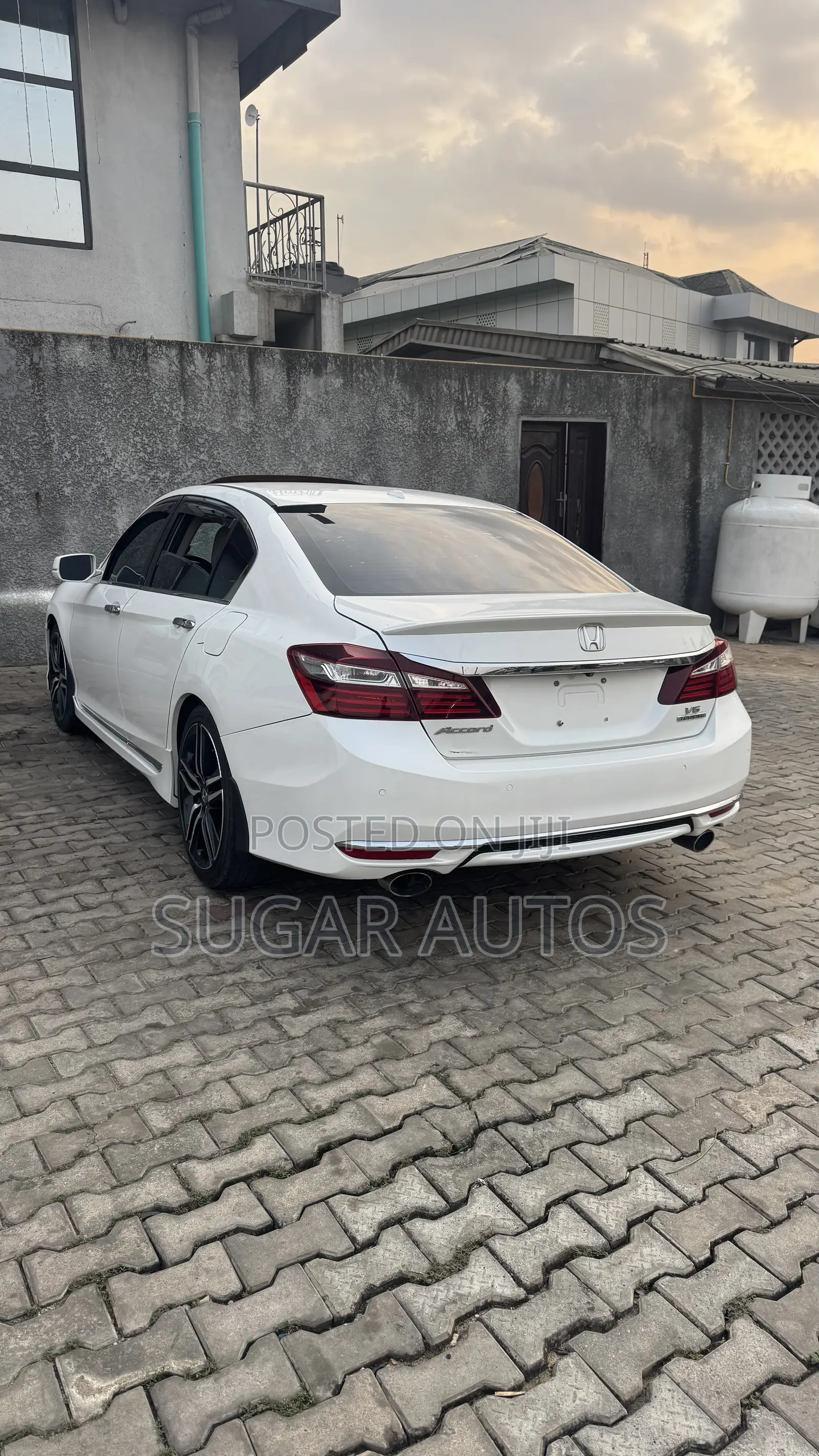 Honda Accord Touring V6 4dr Sedan FWD (3.5L 6cyl 6A) 2017 White