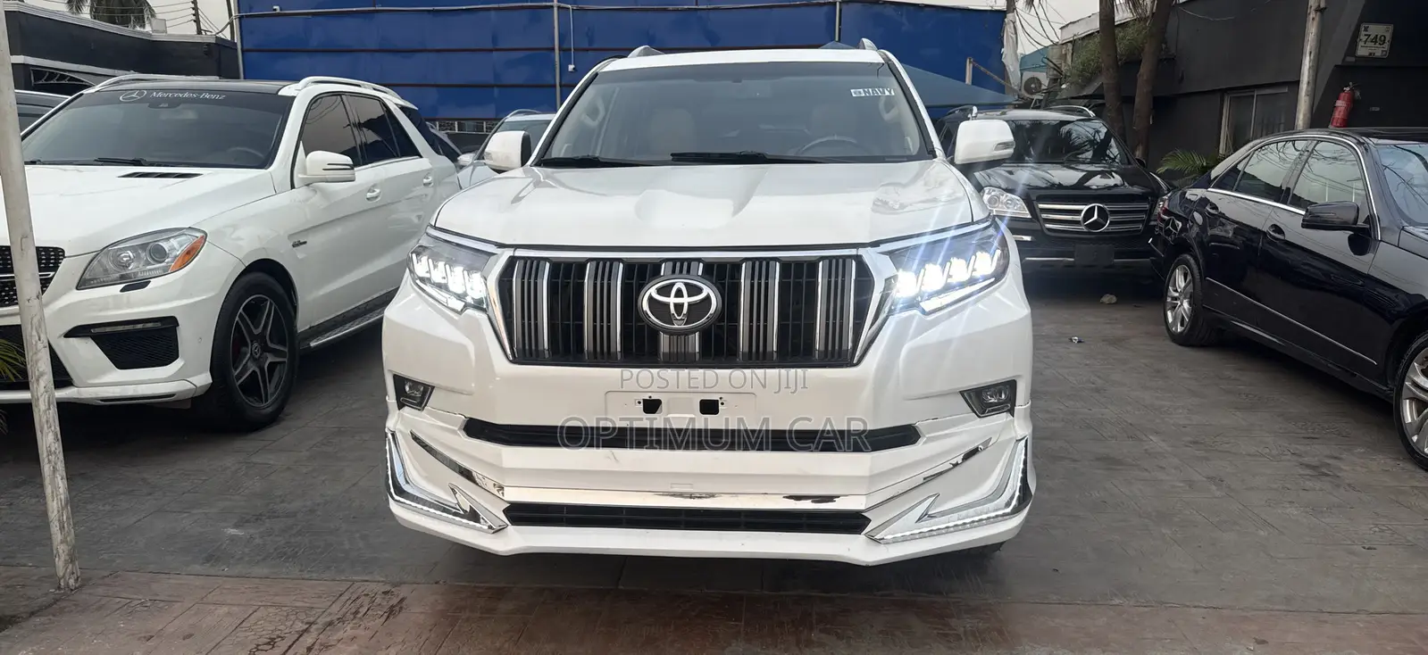 Toyota Land Cruiser Prado 2011 White